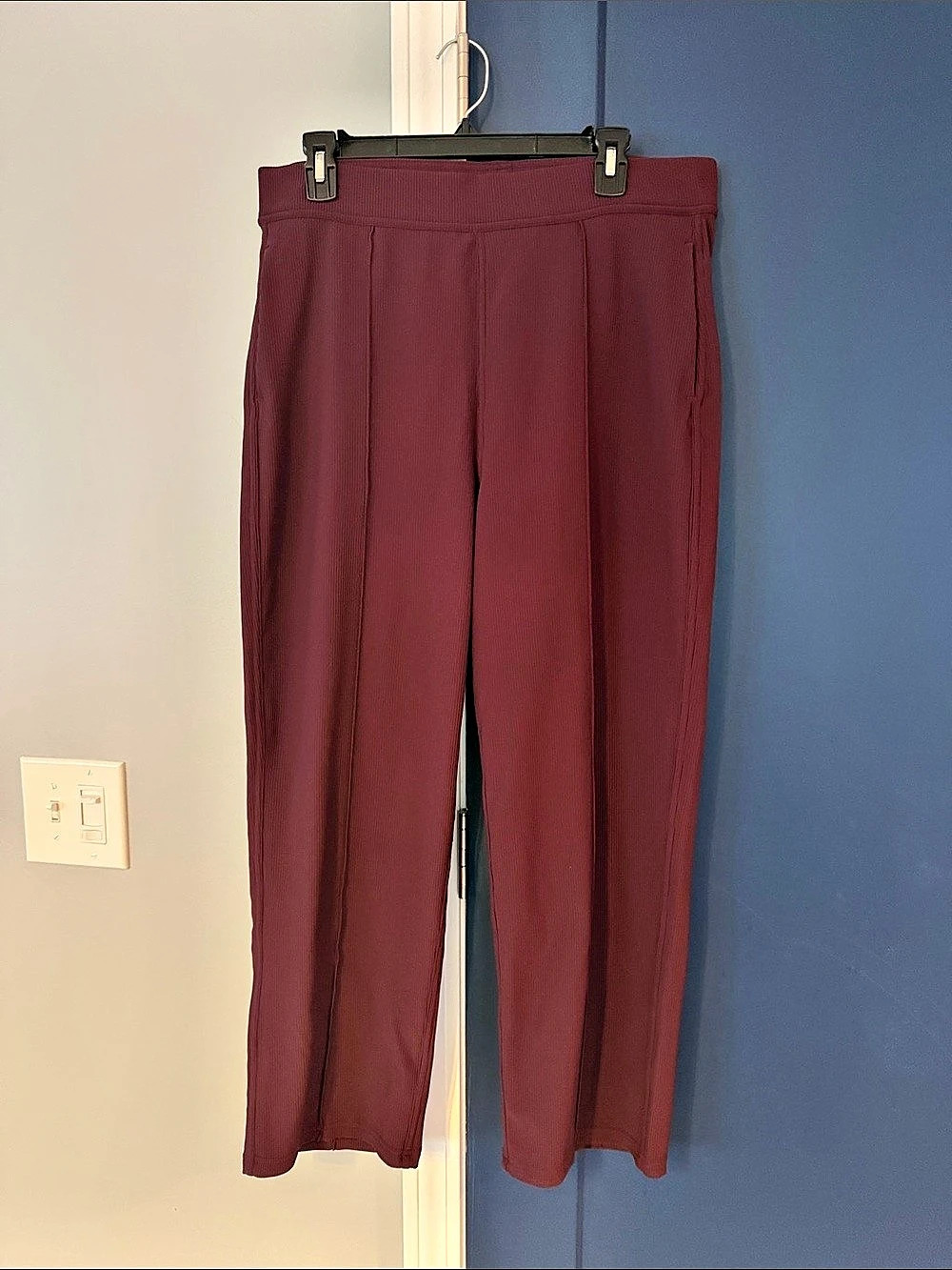 lululemon dressy ribbed burgundy track pants Burgundy Size 12 like new